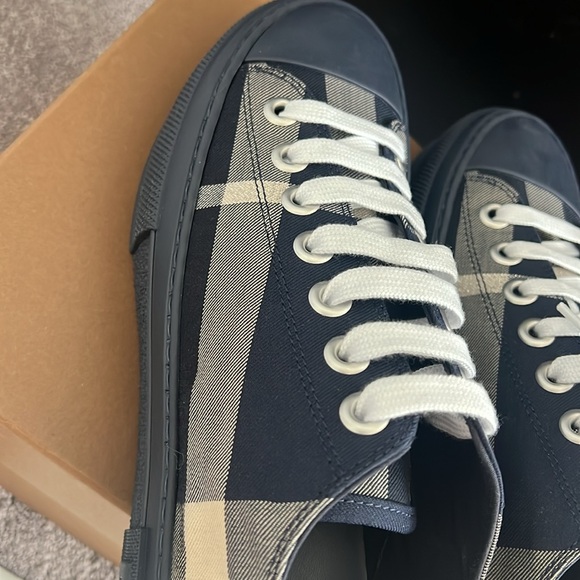 Burberry Jack Check Platform Low Top Sneaker - Picture 16 of 17